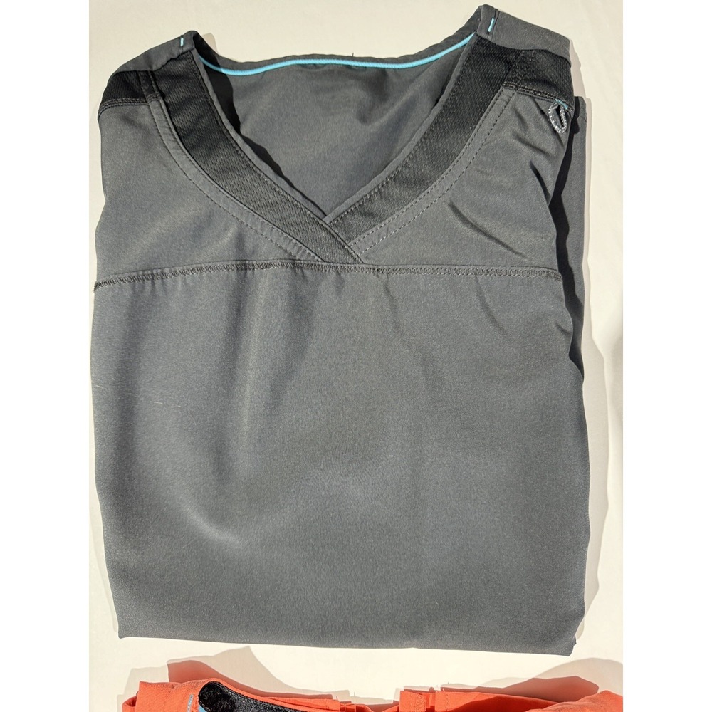 4 Pcs Womens  V-Neck Media‎ Scrub Top Short Sleeve Pockets Multicolor Size S - Picture 5 of 6
